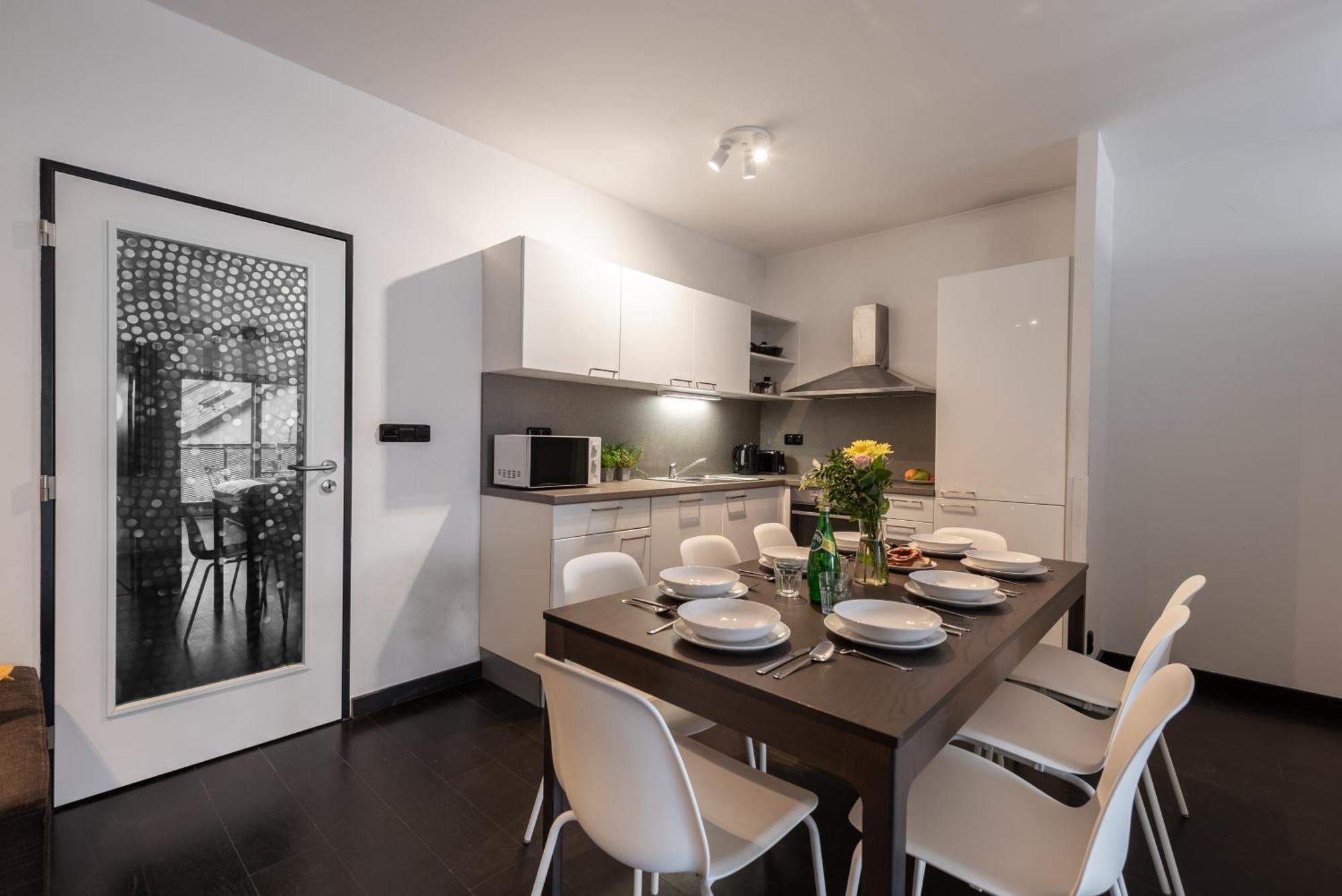 Spacious Apartments Near Karlin Square — Photos 3