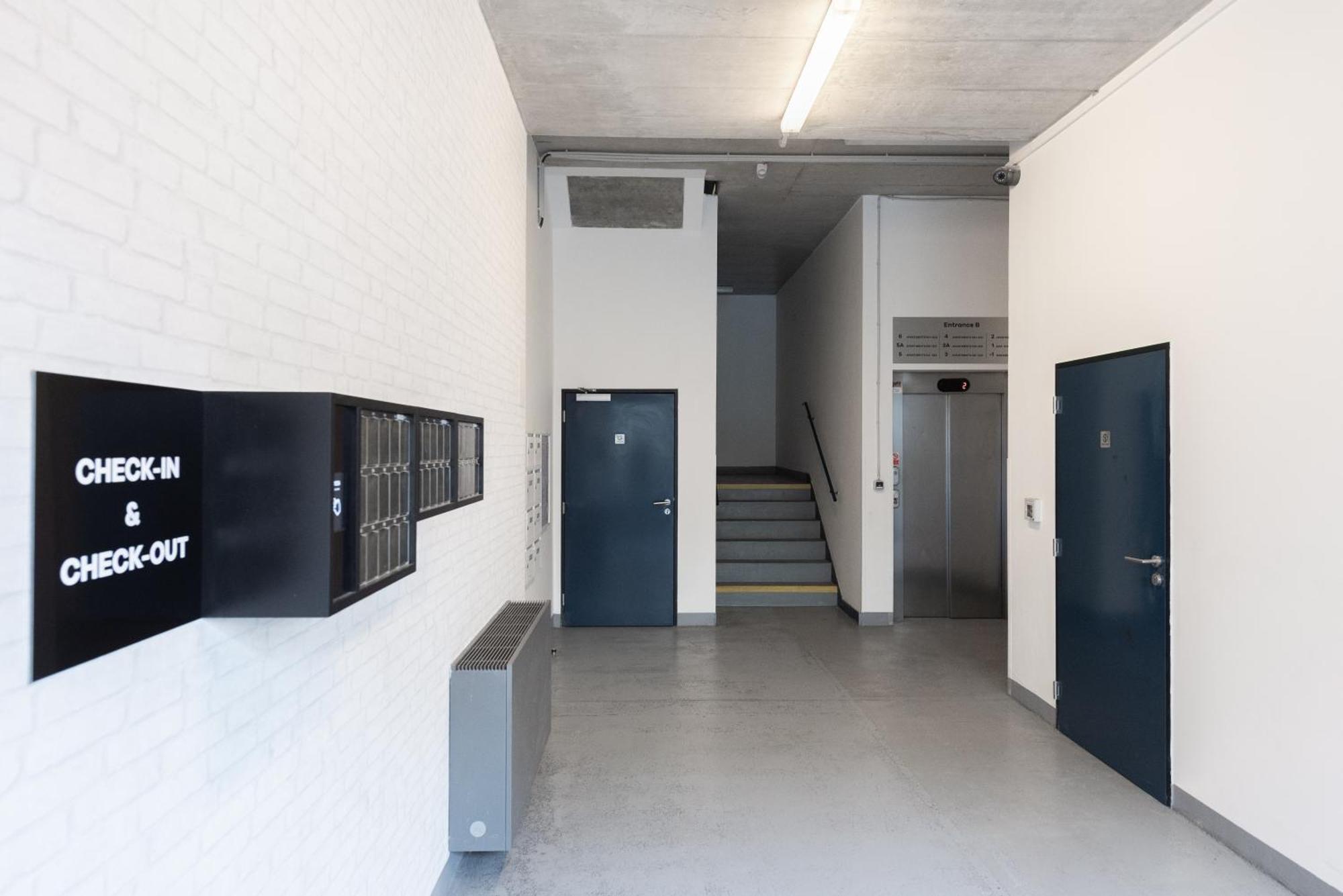 Spacious Apartments Near Karlin Square — Photos 2